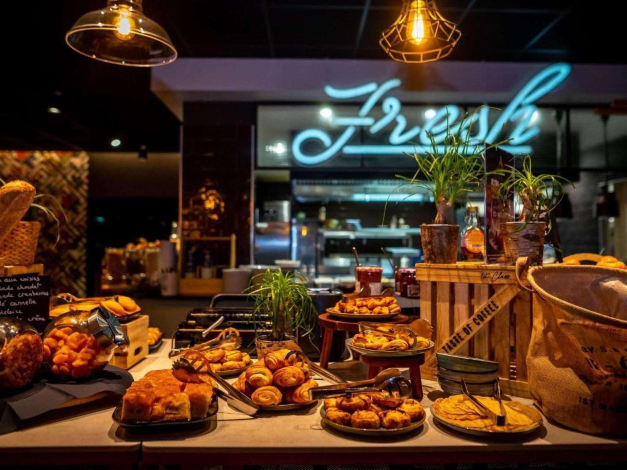 Novotel Valence Sud Bagian luar foto