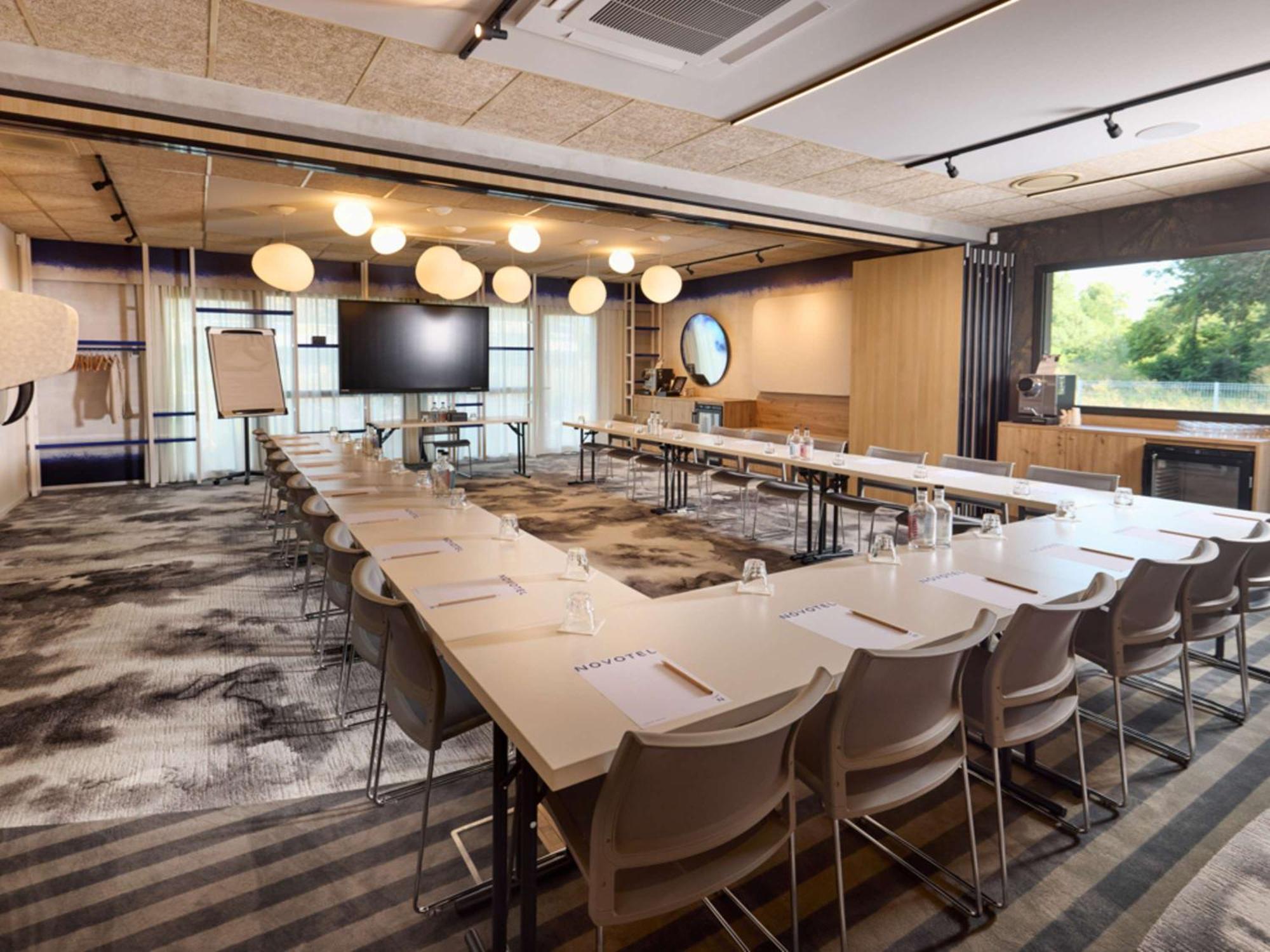 Novotel Valence Sud Bagian luar foto